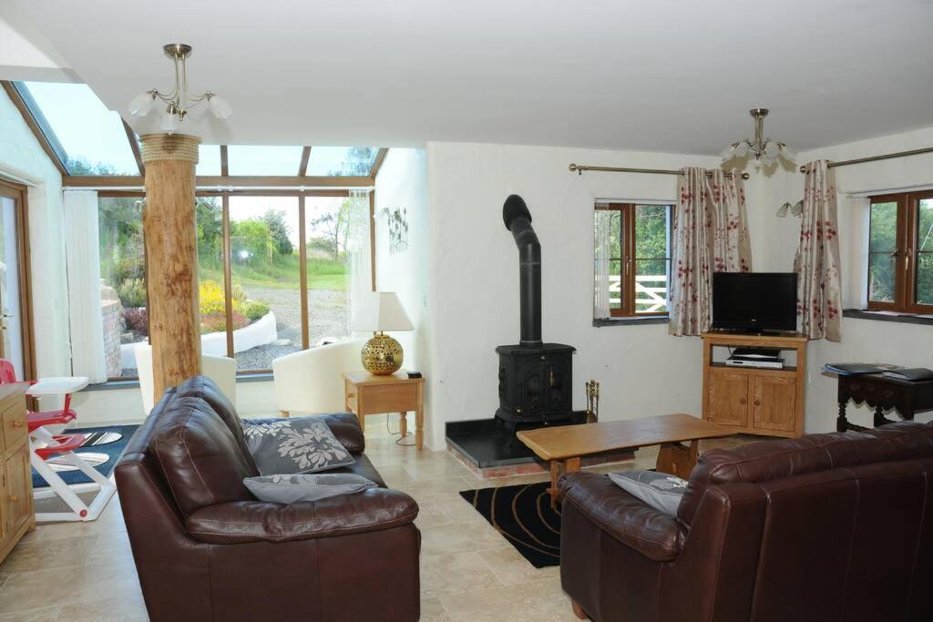 Ty-Hapus Cottage Jordanston エクステリア 写真